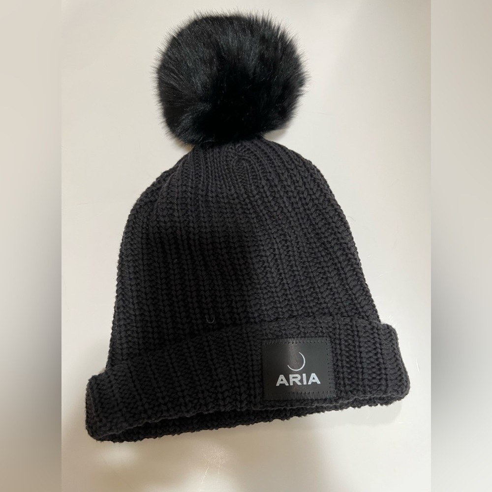 Love Your Melon Pom Beanie Adult Pom Black M7.